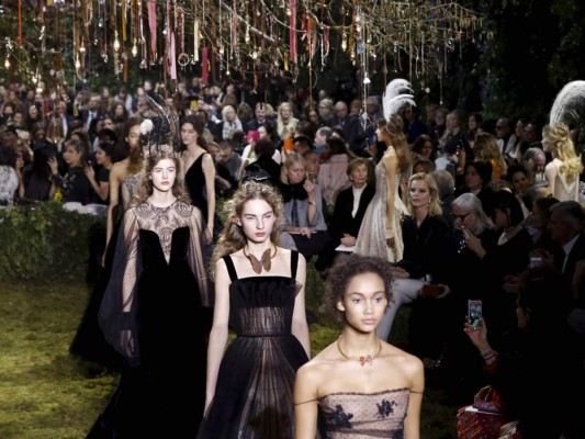 Dior Spring 2017 Couture Show