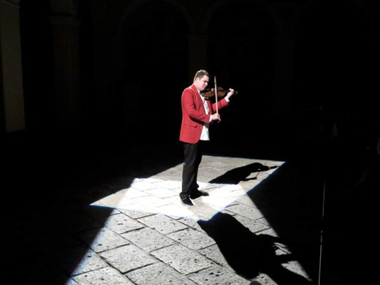 Recientemente Ariel merlo realizó una sonata en el Museo para la Identidad Nacional única que fue aplaudida por su originalidad