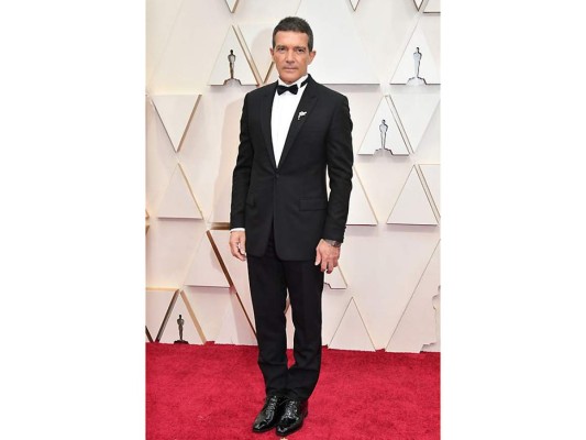 El actor español Antonio Banderas lució un elegante suit de Dior Men diseñado por Kim Jones y un reloj modelo Octo Finissimo de Bulgari.
