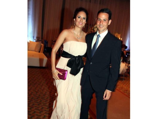 La boda de Vanessa Jenkins y Dennis Cabrera