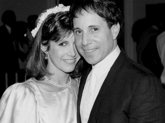 Se casó en 1983 con el músico Paul Simon y se separaron al año siguiente