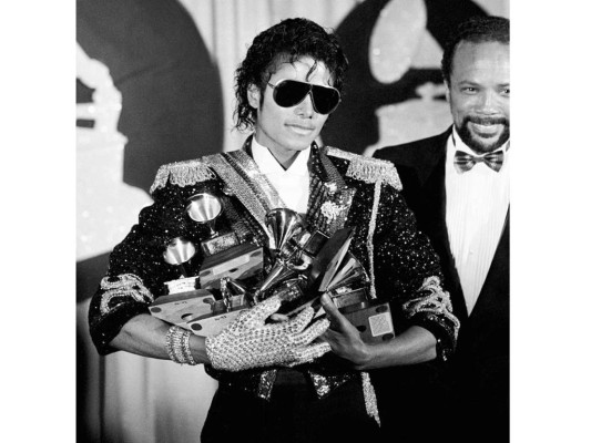 El video de Thriller se convirtió en icono de la era MTV y referente de este género audiovisual por su innovadora imagen, efectos especiales e impecables coreografías.