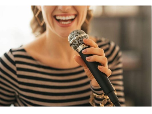 Haz tu quarantine karaoke nights con estas aplicaciones online  