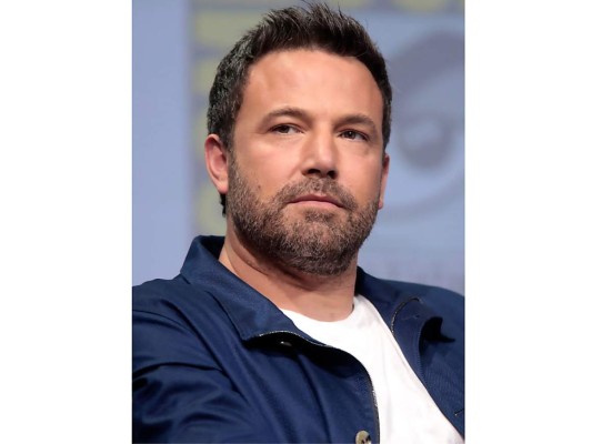 Ben Afleck, fue acusado por tocarle el pacho a la actriz Hilarie Burton en 2003, el actor de Dare Devil emitió una disculpa pública.