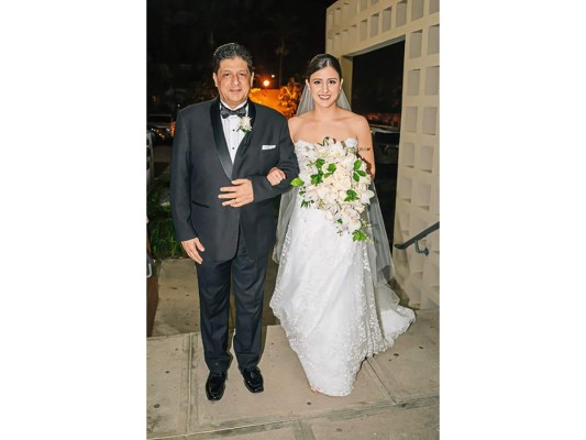 Ricardo Córdoba y Denisse Chinchilla se casan por la iglesia