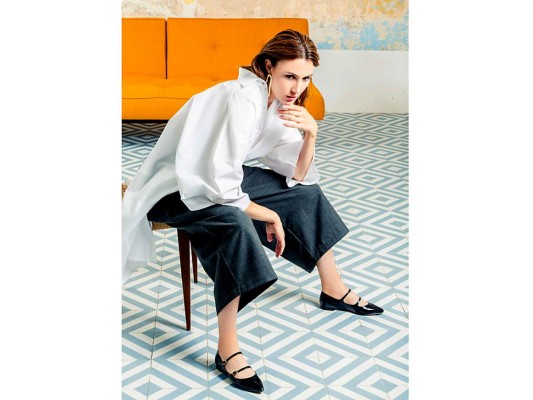 <br/>La diseñadora hondureña con sede en Barcelona es la autora de Mowen, una colección atemporal inspirada en artistas como Georgia O'Keeffe, Lees Krasner, la poeta hondureña Dariela Torres y muchas otras que han soportado dificultades para llegar a donde están ahora y han prevalecido en su trabajo y vida como individuos, independientes y libres.<br/>