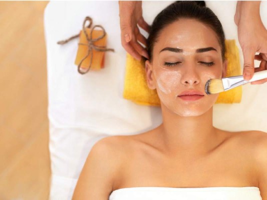 Faciales. Lo ideal es hacerse un facial uno o dos días antes de un evento al que debas ir para poder usar maquillaje. Faciales. Lo ideal es hacerse un facial uno o dos días antes de un evento al que debas ir para poder usar maquillaje.