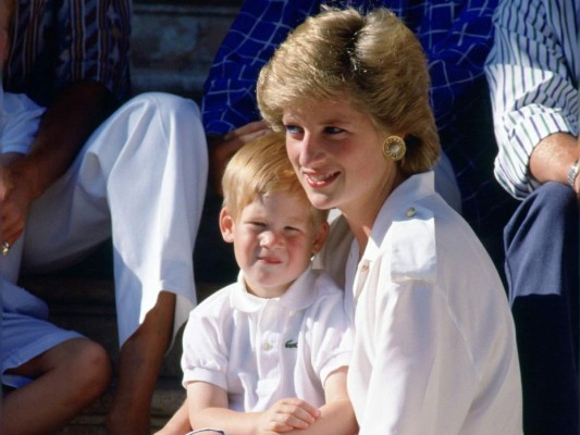 Príncipe Harry recuerda los abrazos de la princesa Diana