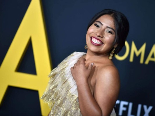 El nuevo éxito cinematográfico, “Roma”, dirigido por el mexicano Alfonso Cuarón, es una de las películas más comentadas del momento. Sobre todo por la actriz Yalitza Aparicio, quien interpreta a una empleada doméstica que trabaja cuidando a una familia de clase media y que hoy encabeza las portadas mas importantes de revistas y periódicos de México y el mundo