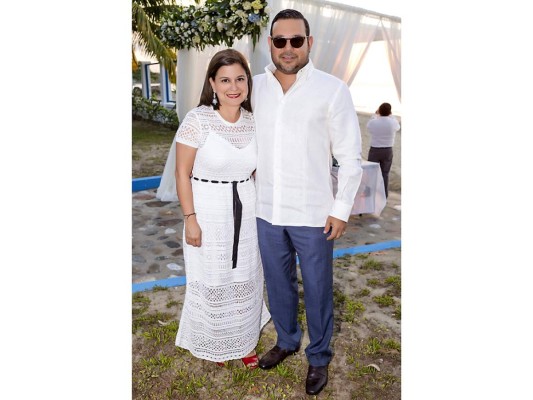 Romántica boda protagonizan Carlo Sierra y Melissa Figueroa   
