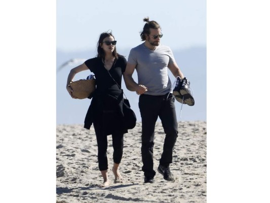 Irina Shayk y Bradley Cooper de paseo por Venice Beach