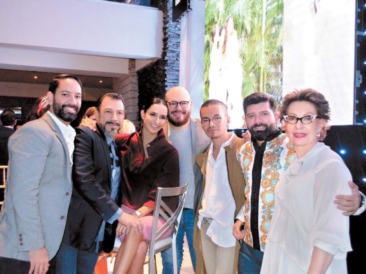 Juan Villeda, Yoyo Barrientos, Atenas Hernández, Lawin Paz, Tirso Rubio, Jerry Carcamo y Bonnie Castañeda Juan Villeda, Yoyo Barrientos, Atenas Hernández, Lawin Paz, Tirso Rubio, Jerry Carcamo y Bonnie Castañeda