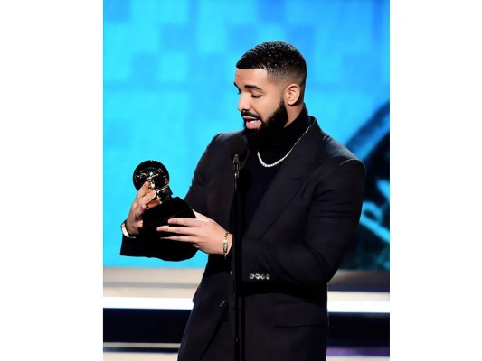 Drake es interrumpido mientras criticaba a los Grammy's 2019 en su discurso
