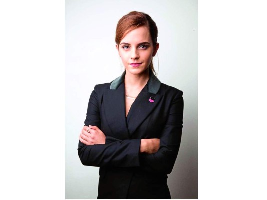 Beauty & brains. Nombrada Embajadora de Buena de Buena Voluntad por la ONU, Emma lidera el popular movimiento #Heforshe por la igualdad de géneros. Sus relevantes discursos revelan que detrás de su cara bonita hay una mente brillante. Beauty & brains. Nombrada Embajadora de Buena de Buena Voluntad por la ONU, Emma lidera el popular movimiento #Heforshe por la igualdad de géneros. Sus relevantes discursos revelan que detrás de su cara bonita hay una mente brillante.