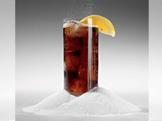 ¿Por qué debes dejar de consumir refresco de soda?