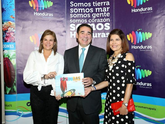 Jaremar y Marca Honduras presentaron libro 'Honduras en tus Ojos'