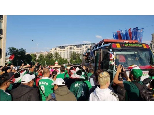 Los mexicanos que compraron un autobús para ir a Rusia 2018