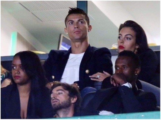 Novia de Cristiano Ronaldo luce impresionante anillo
