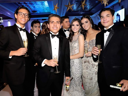 Momentos capturados por el lente de Estilo: Prom Night Academia Los Pinares 2019  