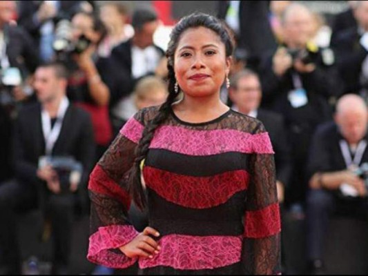 La manera en que Yalitza llegó al casting fue bastante peculiar, pues quien en realidad iba a hacerlo era su hermana menor, sin embargo ella no pudo ya que estaba embarazada, pero como un favor a ella Aparicio tomó su lugar y así poder contarle toda la experiencia que se vive en una producción de este tipo