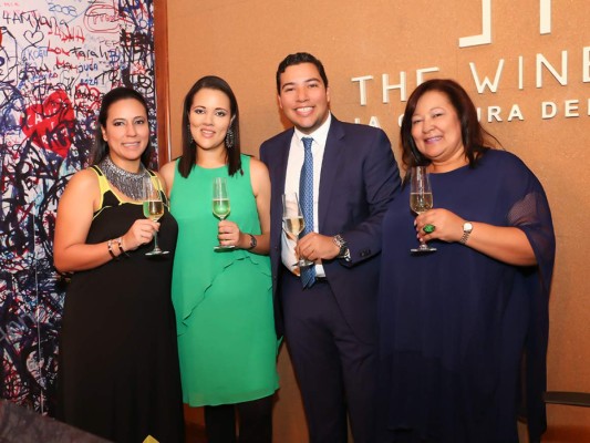 Los propietarios de The Winery durante la cata de inauguración (Fotos: Hector Hernández)