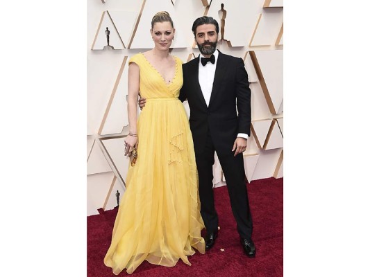 Oscar Isaac: lució un esmoquin clásico, solapas en punta de lanza y pajarita de terciopelo negro.