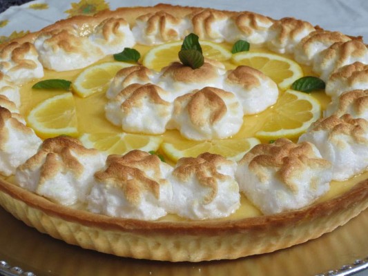Tauro: Tarta de hojaldre y crema de limónA los Tauro les gustan las cosas bien hechas, ya que son un signo de Tierra y por eso valoran mucho la tranquilidad y la estabilidad.Los nacidos entre el 20 de abril y el 20 de mayo son personas muy respetuosas pero que también saben hacerse oír cuando hay diversidad de opiniones.Para ellos, nada como una tarta de hojaldre casera hecha con crema de limón, ya que su gusto por lo tradicional les atraerá hasta este delicioso postre. Tauro: Tarta de hojaldre y crema de limónA los Tauro les gustan las cosas bien hechas, ya que son un signo de Tierra y por eso valoran mucho la tranquilidad y la estabilidad.Los nacidos entre el 20 de abril y el 20 de mayo son personas muy respetuosas pero que también saben hacerse oír cuando hay diversidad de opiniones.Para ellos, nada como una tarta de hojaldre casera hecha con crema de limón, ya que su gusto por lo tradicional les atraerá hasta este delicioso postre.