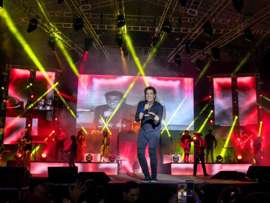 Carlos Vives, enamoró a los fans con sus ritmos de cumbia y vallenato. (fotos:Daniel Madrid)