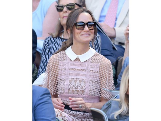 Pippa Middleton sorprende con un elegante vestido en Wimbledon