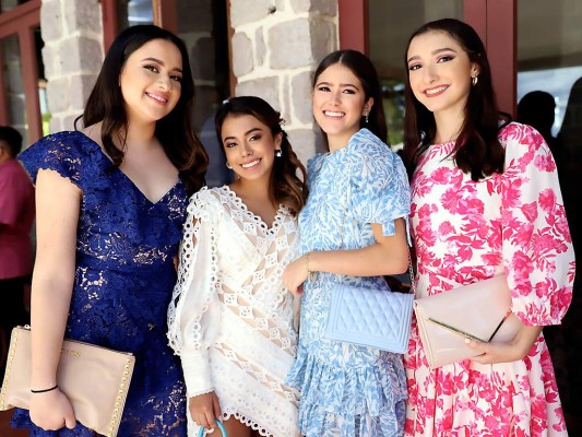 Nicole Girón, Alejandra Medina, Adriana Martinez y Sara Mejía Nicole Girón, Alejandra Medina, Adriana Martinez y Sara Mejía