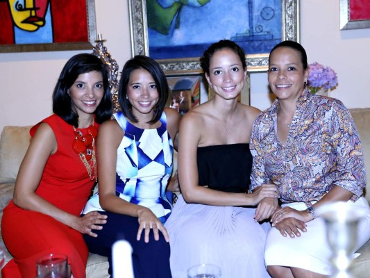 Adriana Merriam, Nan y Pamie Marinakys y Lastenia Álvarez (Foto: Héctor Hernández)