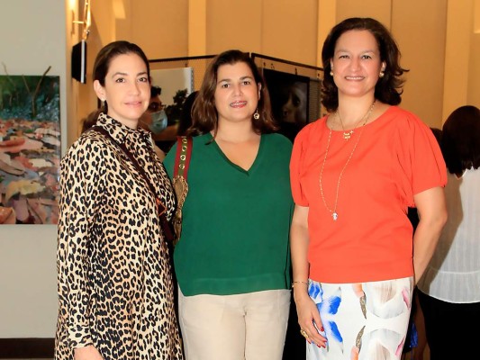 Mónica Yíbrin, Elena Rivera y Karen Calidonio