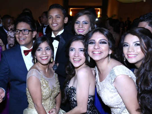 Mayan School celebra su prom al estilo los Oscar