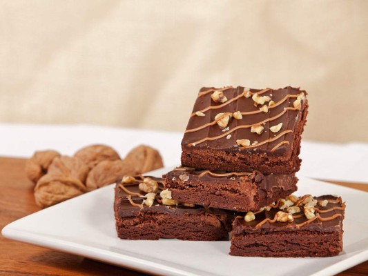 Aries: Tarta de chocolate, caramelo y galletaAries es el primero del zodiaco y los nacidos entre el 20 de marzo y el 19 de abril pertenece a este signo que forma parte de la casa del Fuego.Los aries, tanto ellas como ellos, son personas llenas de energía que aman la libertad por encima de todas las cosas. En lenguaje cotidiano se podría decir que los aries ''se comen el mundo'', por eso para ellos es ideal un postre con una deliciosa tarta de caramelo, chocolate y galleta para que les permita saborearlo todo sin perderse nada... Aries: Tarta de chocolate, caramelo y galletaAries es el primero del zodiaco y los nacidos entre el 20 de marzo y el 19 de abril pertenece a este signo que forma parte de la casa del Fuego.Los aries, tanto ellas como ellos, son personas llenas de energía que aman la libertad por encima de todas las cosas. En lenguaje cotidiano se podría decir que los aries ''se comen el mundo'', por eso para ellos es ideal un postre con una deliciosa tarta de caramelo, chocolate y galleta para que les permita saborearlo todo sin perderse nada...