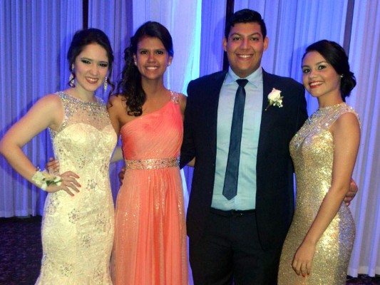 Paola Chávez, Kelly Bustillo, Raúl Barahona y Jeydri Urbina Paola Chávez, Kelly Bustillo, Raúl Barahona y Jeydri Urbina