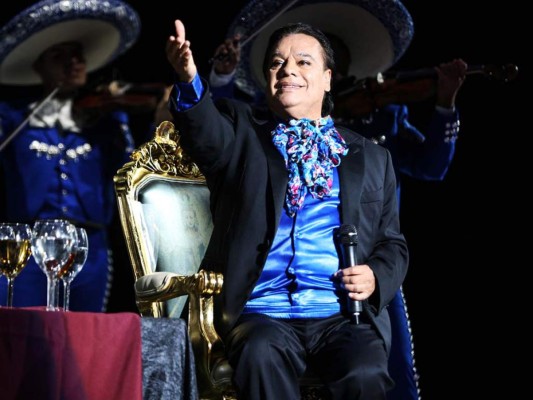 Así lució Juan Gabriel, el Divo de Juárez, en su último concierto en Los Ángeles (Foto Cortesía Billboard)