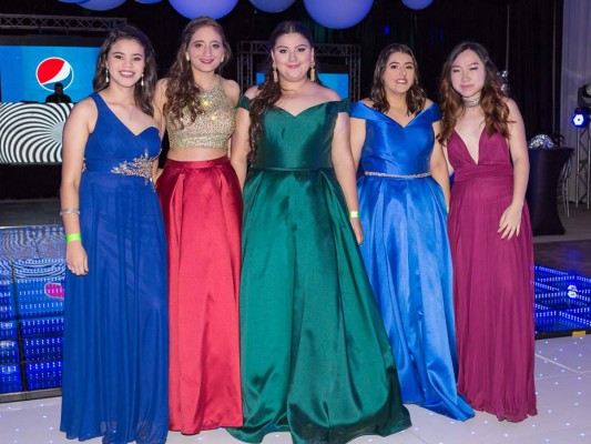 La generación 2018 de la EIS celebra su Prom   