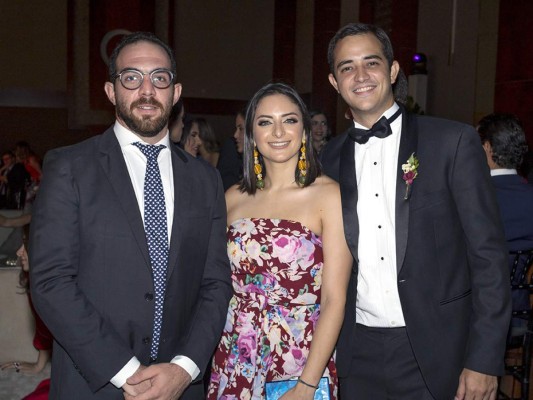 Elegante recepción por los novios Carlos Kattán y Rozeana Fonseca