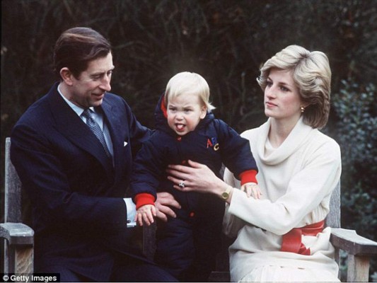 La princesa Diana le habría confiado a la veterana presentadora Selina Scott que Trump le daba escalofríos. En la imagen, Diana junto al príncipe Carlos y su hijo William en 1983.