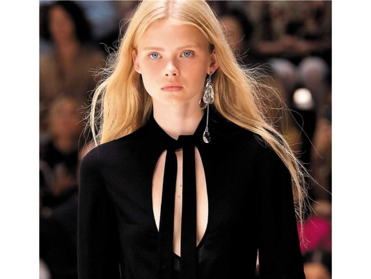 Maxi arete con gotas de cristal en diversos tamaños by JW Anderson
