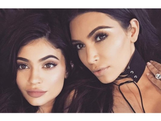 Kim Kardashian dice que Kylie Jenner merece el título “self-made billionaire”