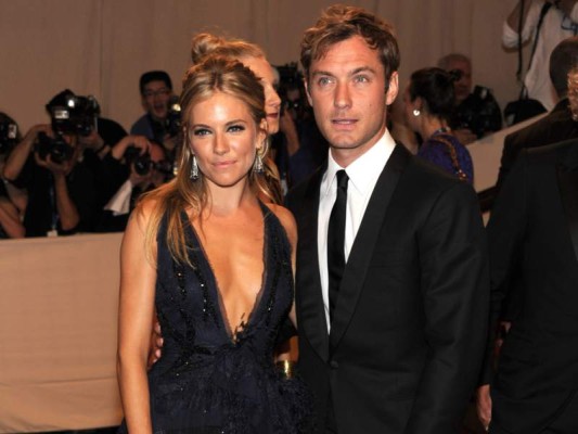 Jude Law le fue infiel a Sienna Miller con la niñera de los hijos que había tenido con su primera mujer, Sadie Frost.