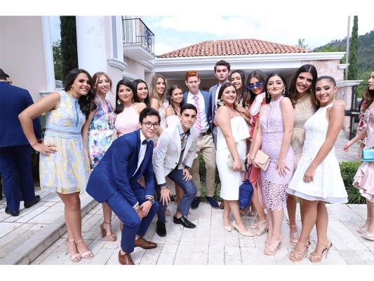 Estefanía Matamoros, Chiara Neighorster, Vivian Kassis, Sarah Valladares, Andrea Hilsaca, Roberta Inestroza, Rufo Paredes, Miguel Villela, Paula Batres, Luciana Morazan, Natalie Farach, Camila Rivera,Juliana Abdala,Napoleon Ubilla, Charlie Estrada y Graciela Facusse Estefanía Matamoros, Chiara Neighorster, Vivian Kassis, Sarah Valladares, Andrea Hilsaca, Roberta Inestroza, Rufo Paredes, Miguel Villela, Paula Batres, Luciana Morazan, Natalie Farach, Camila Rivera,Juliana Abdala,Napoleon Ubilla, Charlie Estrada y Graciela Facusse