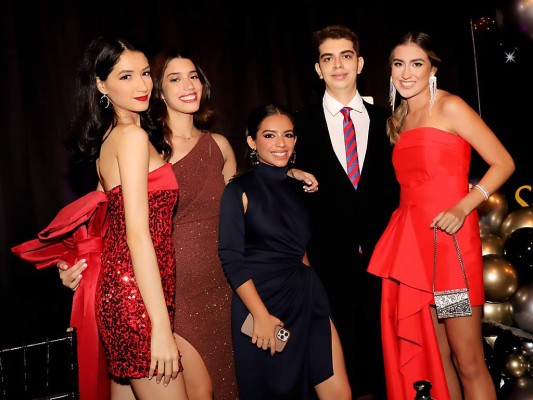 Isabella Castillo, Fabiana Irías, Fabiola Lobo, Nicolas Cerrato y Natalia Navarro