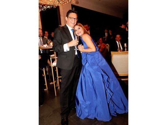 Muy felices en su fiesta, Juan Carlos y Mónica Segovia Muy felices en su fiesta, Juan Carlos y Mónica Segovia