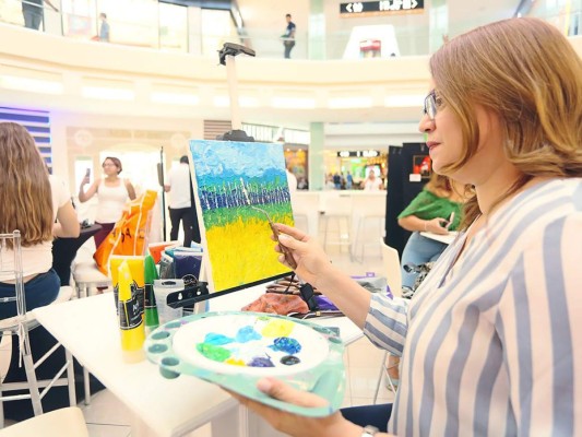 Exposición artística y pintura en vivo en Mall Multiplaza   