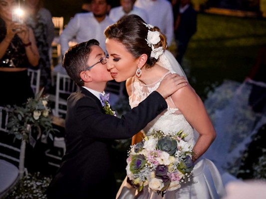 La boda de Mónica Monroy y Pedro Specia