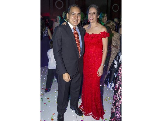 Elegante recepción por los novios Carlos Kattán y Rozeana Fonseca