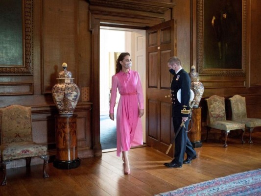 ¡Kate Middleton usa vestido en honor a una niña con leucemia!
