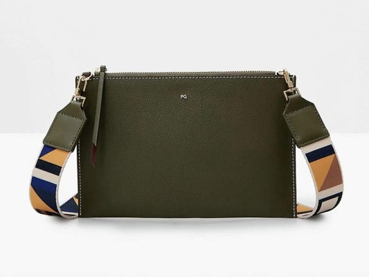 Crossbody bag Tándem en verde khaki con asa extraíble de grosgrain estampado. Cierre de cremallera e interior en piel a contraste by Purificación García<br/>